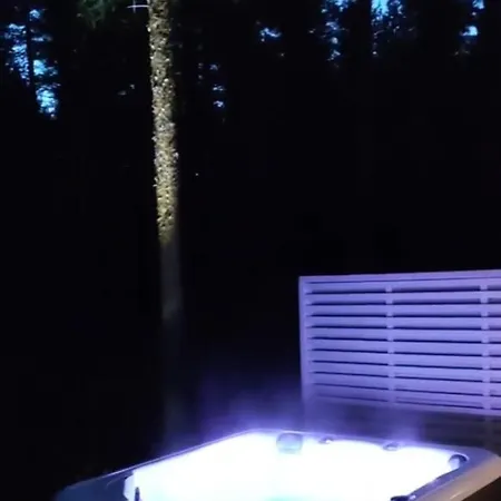 Maitikka With Outdoor Jacuzzi Ferienhaus *